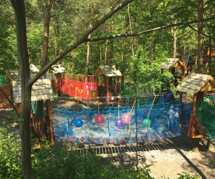 Park linowy Ciechanki – najlepsze trasy i atrakcje dla rodzin