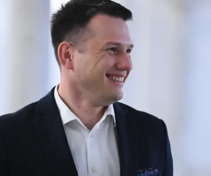 Czy Bosak ma pochodzenie żydowskie? Prawda o jego rodzinie i korzeniach