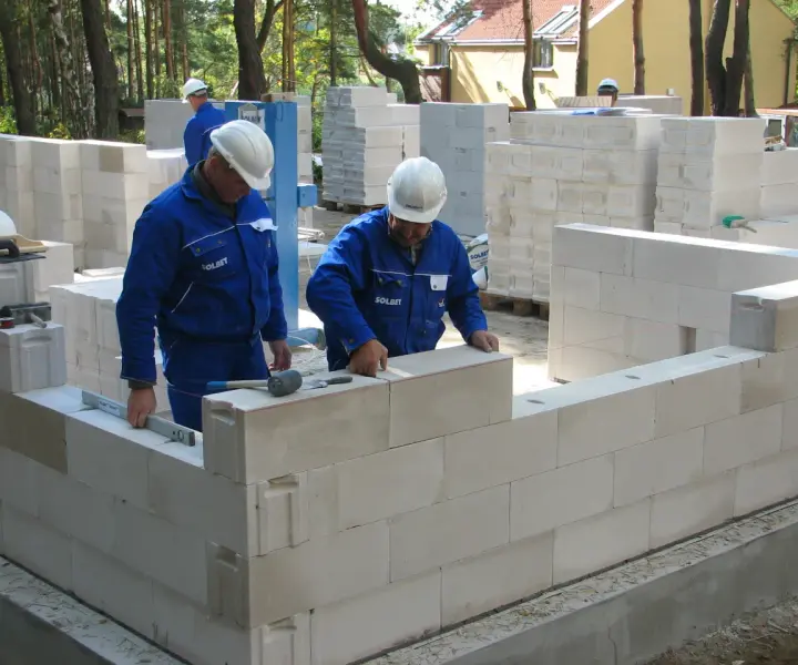 Jaki cement do murowania bloczków betonowych, aby uniknąć problemów?