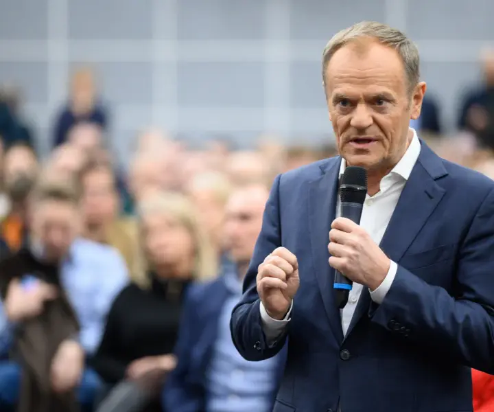 Czy Tusk jest katolikiem? Prawda o jego wierzeniach i praktykach