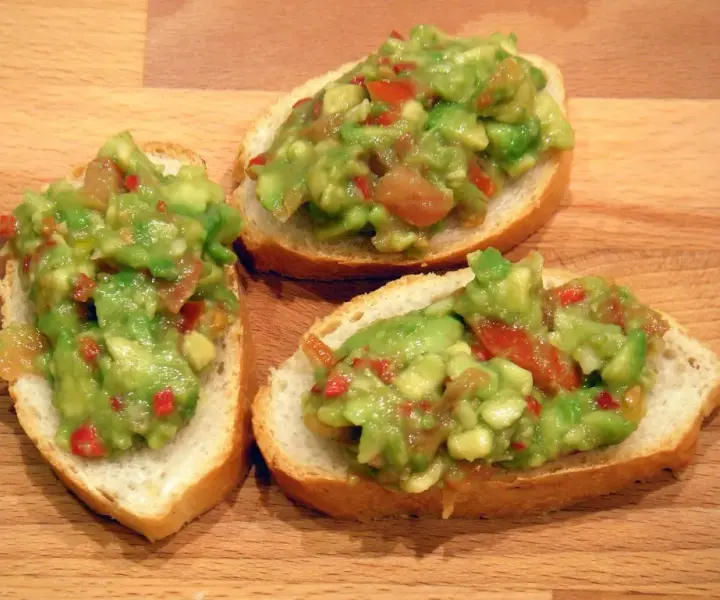 Jak przechowywać guacamole, by nie brązowiało i zachowało świeżość? Proste sposoby
