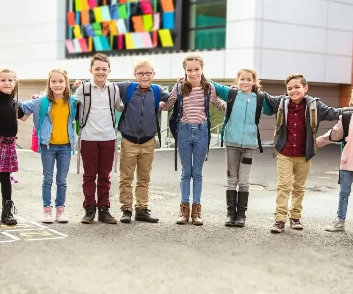 Zabawy integracyjne dla klas 1-3, które wzmocnią współpracę dzieci