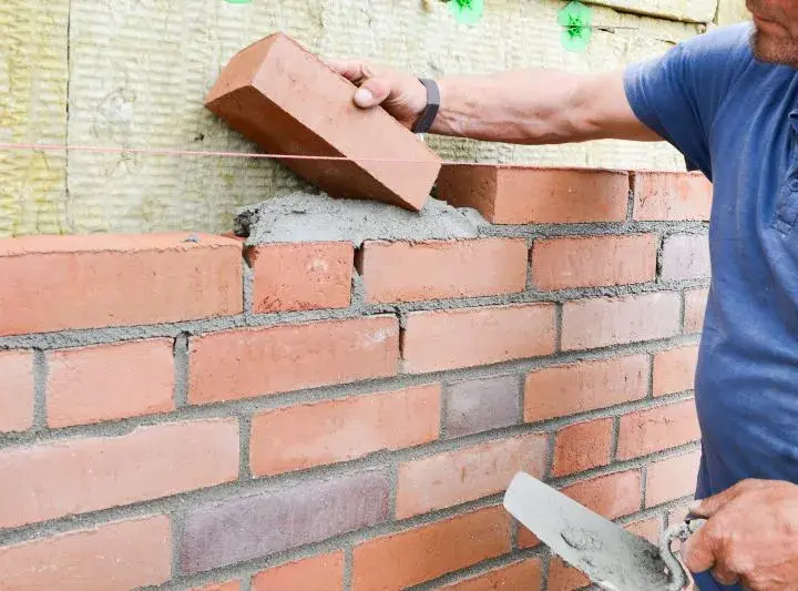 Ile cegieł pełnych na m2? Poznaj dokładne obliczenia i normy