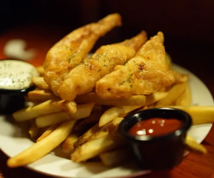 Gdzie zjeść w Mrągowie? Odkryj najlepsze restauracje i smaki