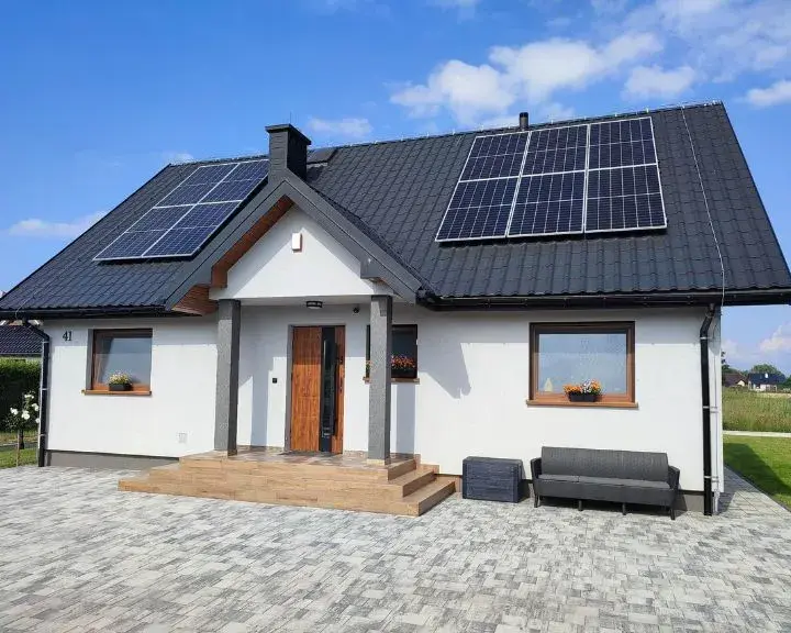 Projekt domu Kamilek: funkcjonalny i energooszczędny dom marzeń