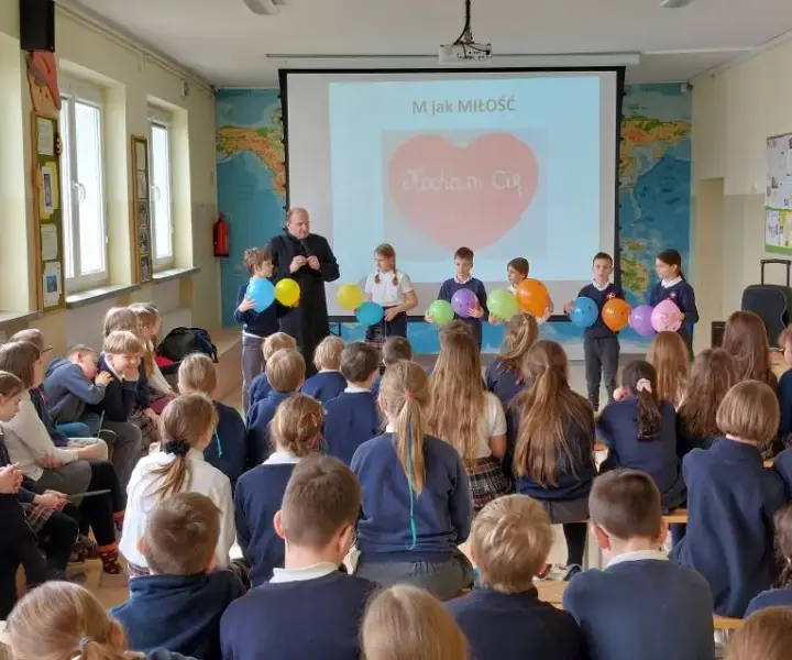 Jak zorganizować rekolekcje w szkole: 8 kluczowych kroków