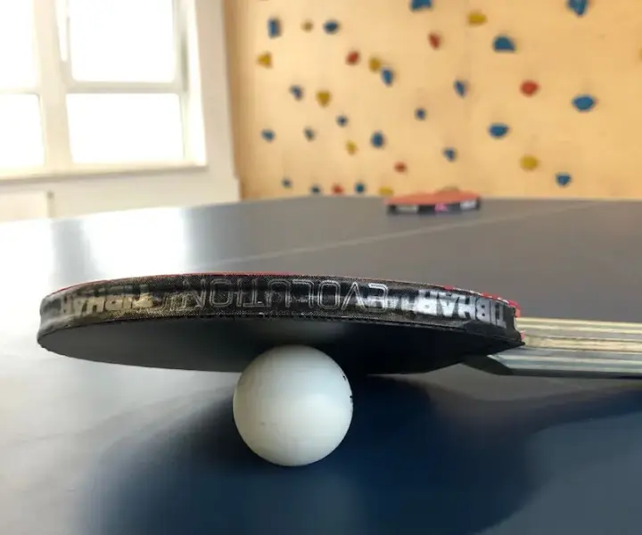 Gdzie grać w tenis stołowy w Warszawie? Najlepsze miejsca i treningi