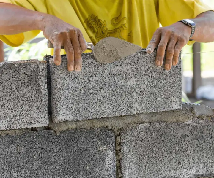 Ile warstw bloczków fundamentowych? Poznaj kluczowe zasady