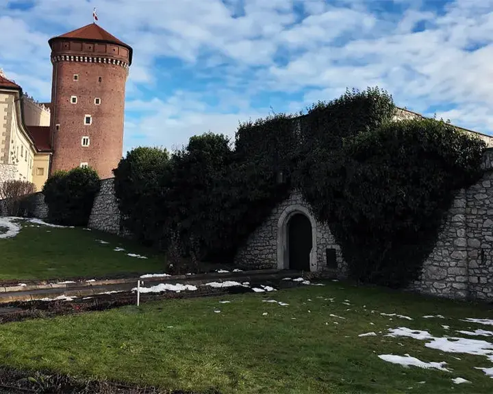 Dlaczego wieże zamku na Wawelu noszą tak dziwne nazwy?