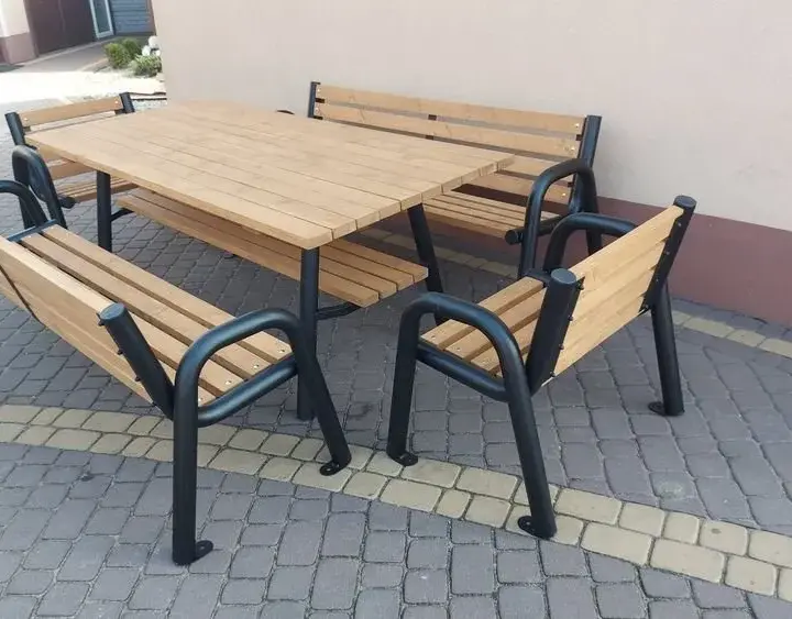 Jak zrobić stół ogrodowy z metalowymi nogami – prosty sposób na trwały mebel