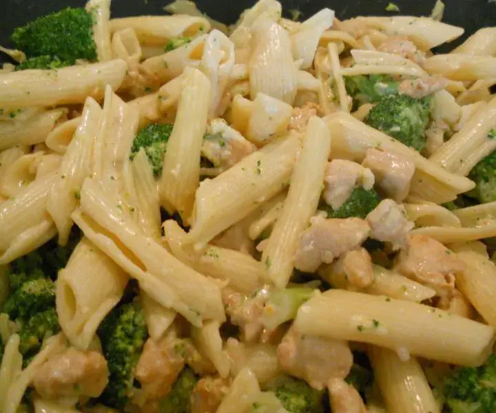 Makaron penne w sosie śmietanowym – szybki przepis na pyszny obiad