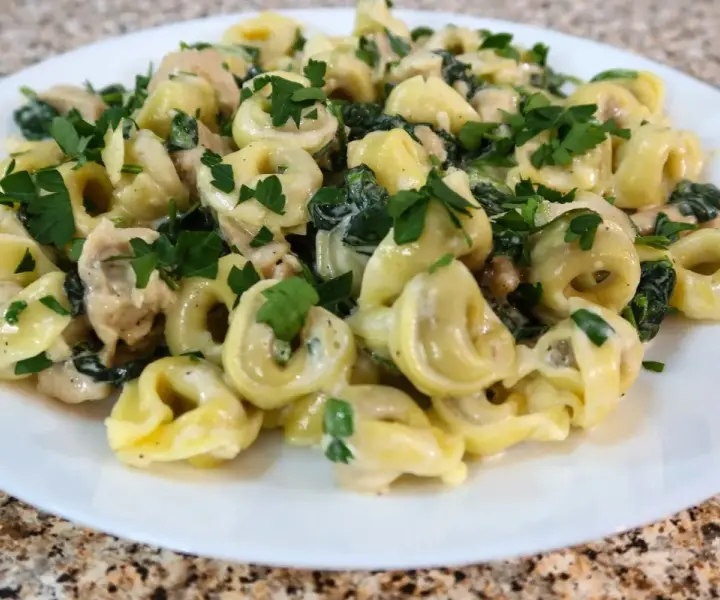 Z czym podawać tortellini ze szpinakiem? 5 pysznych propozycji