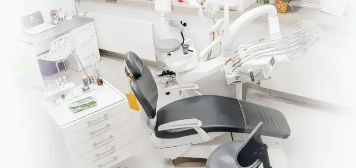 Gdzie z bólem zęba Bydgoszcz? Sprawdzone miejsca na pomoc dentystyczną