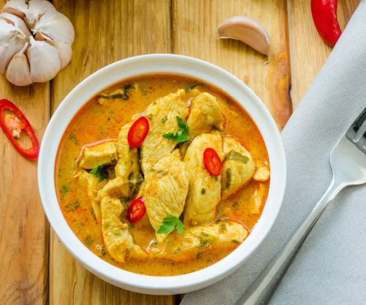 Czy żółte curry jest ostre? Odkryj jego łagodny smak i właściwości