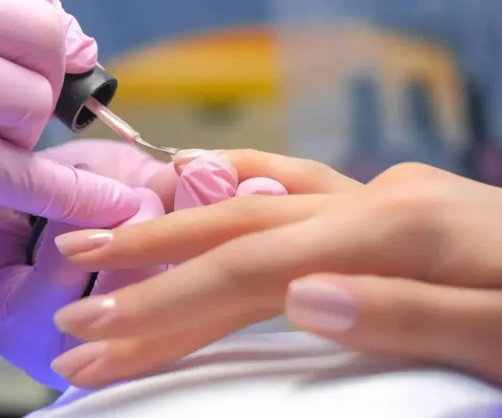 Chiński manicure na czym polega – poznaj jego zalety i efekty
