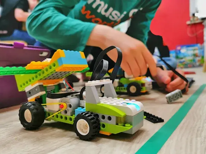 Zajęcia z robotyki cena - porównanie ofert i kosztów dla dzieci