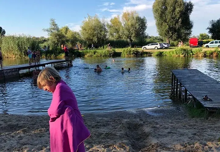 Jezioro Dziekanowskie: Bezpieczne miejsce na relaks i wędkowanie