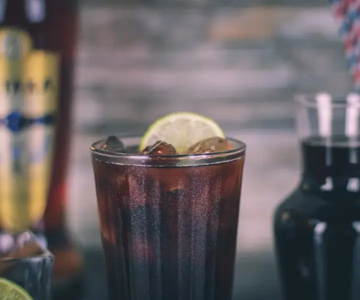 Najlepsze drinki z pepsi: Proste przepisy na orzeźwiające koktajle