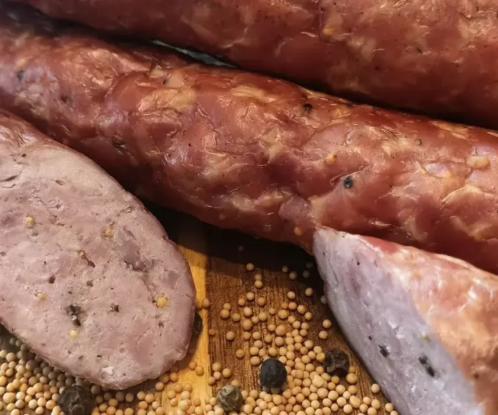 Ile gorczycy do kiełbasy, aby uzyskać idealny smak i aromat?