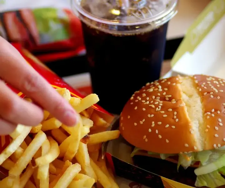 Ile kalorii ma wege burger? Zaskakujące różnice w kaloryczności!