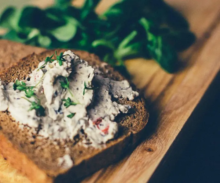 Czym smarować chleb przy wysokim cholesterolu, aby uniknąć problemów zdrowotnych?