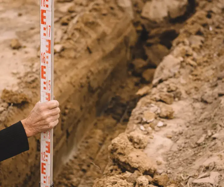 Jak wytyczyć fundament pod garaż, aby uniknąć najczęstszych błędów