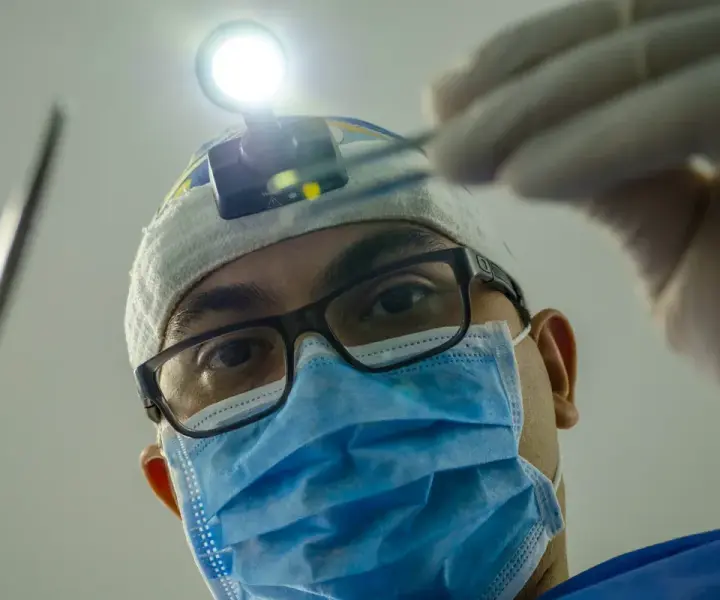 Czy z zimnem można iść do dentysty? Uniknij ryzyka zarażenia