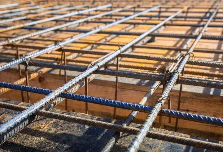 Jaki drut na strop? Kluczowe informacje o zbrojeniu i materiałach budowlanych