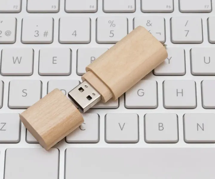 Jak zgrać film z pendrive na komputer bez problemów i stresu