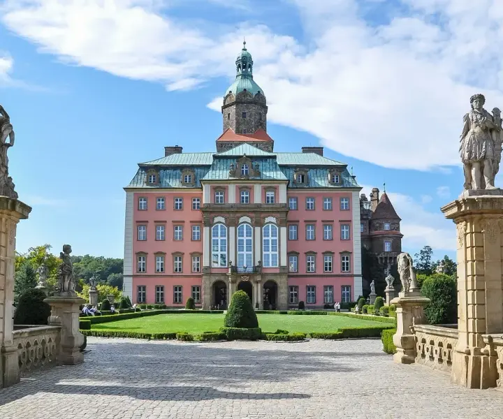 Zamek Książ w Wałbrzychu: historia, zwiedzanie, atrakcje i praktyczne wskazówki