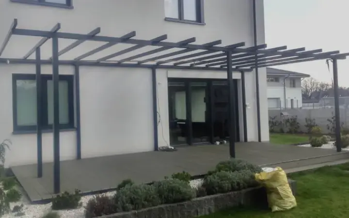 Konstrukcja metalowa tarasu: jak zbudować trwały i elegancki taras