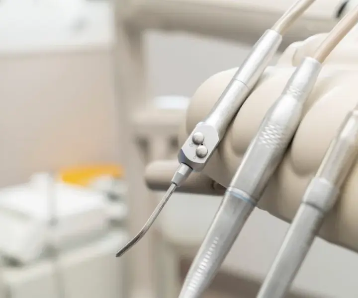 Ile kosztuje znieczulenie u dentysty na NFZ? Sprawdź, to za darmo!