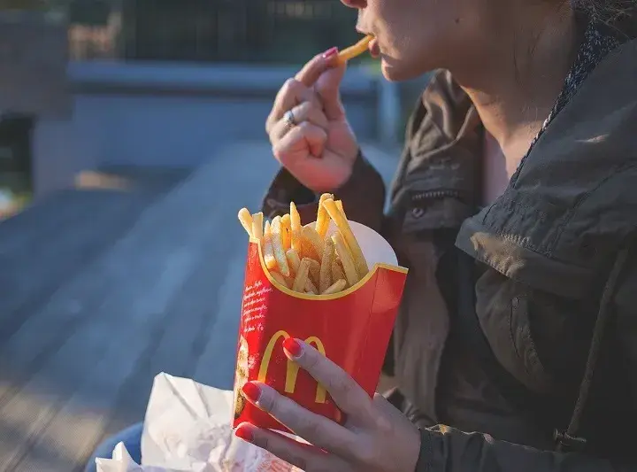 Ile kosztują zakręcone frytki w McDonald's? Zaskakujące ceny!