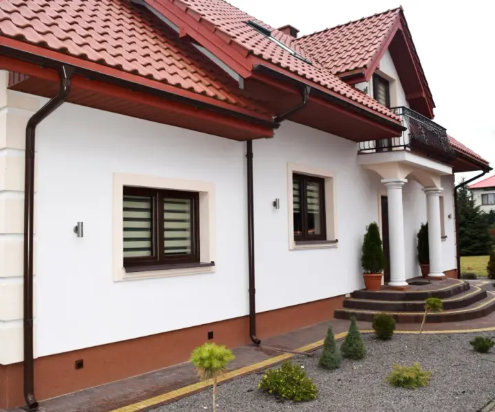 Co na dół elewacji? Najlepsze materiały i ich wady oraz zalety