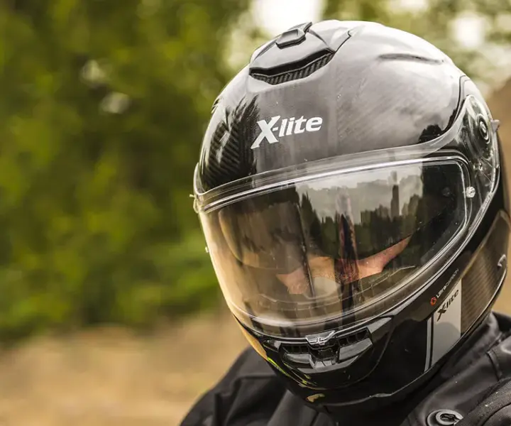 Jak skutecznie czyścić kask motocyklowy i uniknąć powszechnych błędów