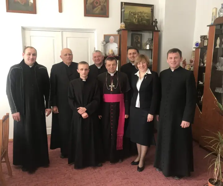 Sąd biskupi co to jest? Kluczowe informacje o jego funkcjach i strukturze