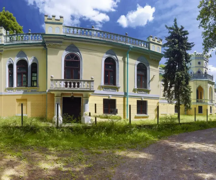 Pałac w Kłobucku: historia, tajemnice i praktyczne informacje dla zwiedzających