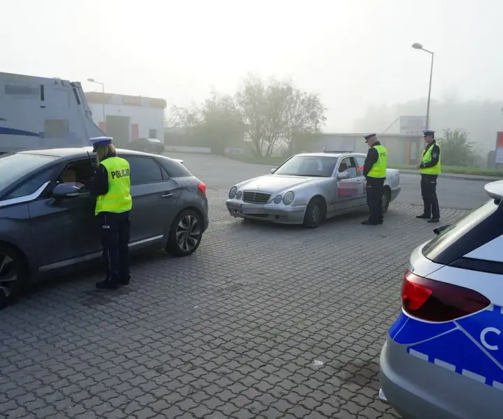Czy można holować samochód bez tablic? Sprawdź legalność i ryzyko