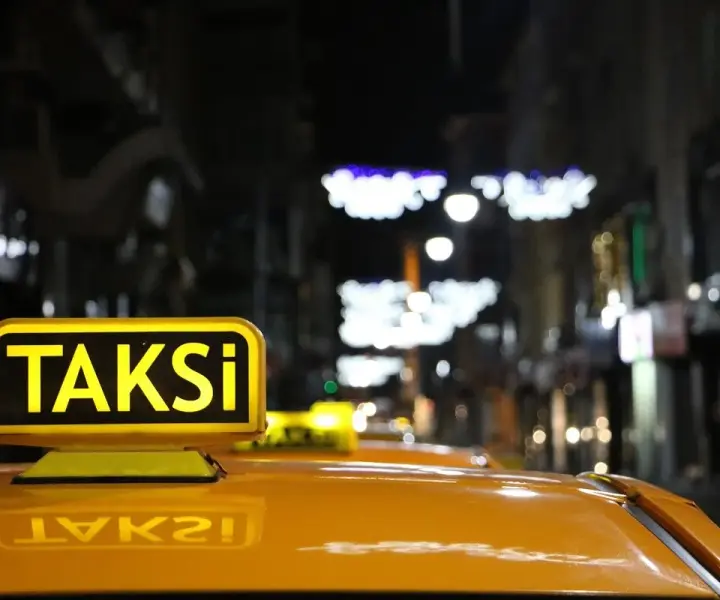 Taryfa taxi w niedzielę: uniknij wysokich kosztów i zaskoczeń