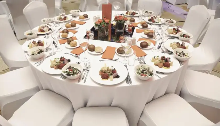 Ile kosztuje catering na 60 osób? Sprawdź ceny i opcje menu