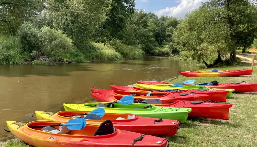 Spływ kajakowy Tanwią: Przewodnik, trasy, ceny i porady