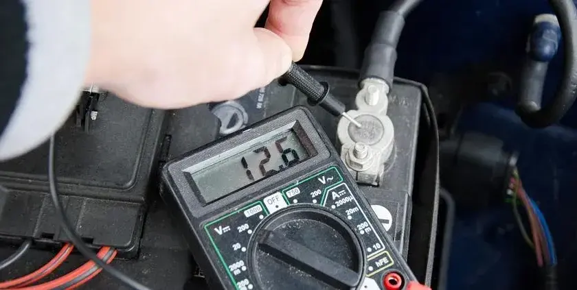Jak sprawdzić regulator napięcia w alternatorze i uniknąć kosztownych napraw