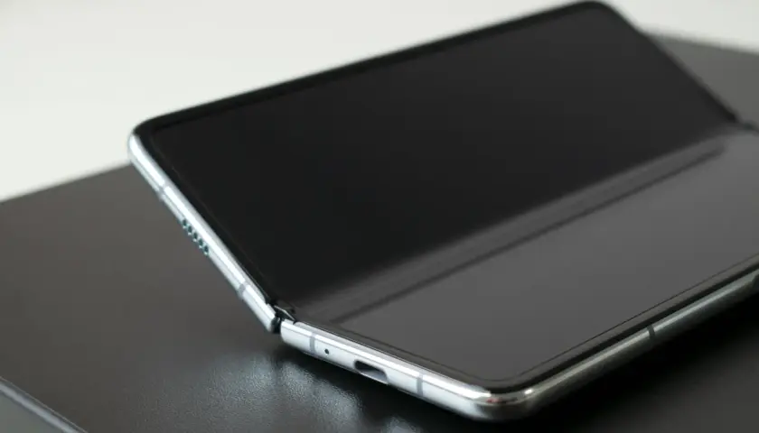 Folia ochronna na ekran: opinie, zalety i wady różnych typów