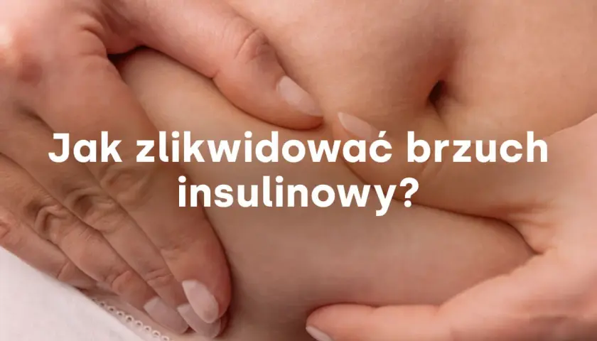 Dłonie ściskają skórę na brzuchu, sugerując problem z nadwagą, znaną jako brzuch insulinowy.