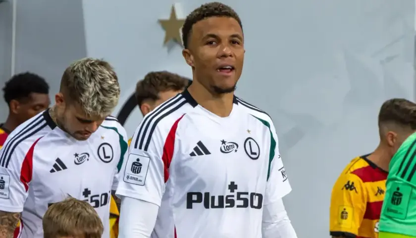 Piłkarze Legii Warszawa w nowych strojach, gotowi do gry. Czekamy na kolejne udane legia transfery!