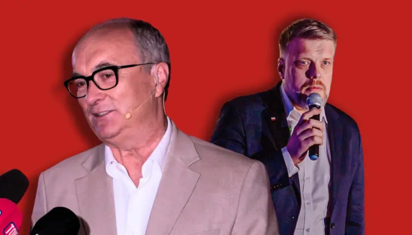 Kto ze starej gwardii PO blokuje awanse młodych działaczy KO w regionach? Dwóch polityków z mikrofonami na czerwonym tle.