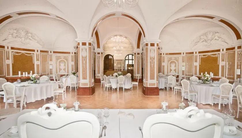 Gdzie zjeść w Mosznej? Odkryj najlepsze restauracje i bary