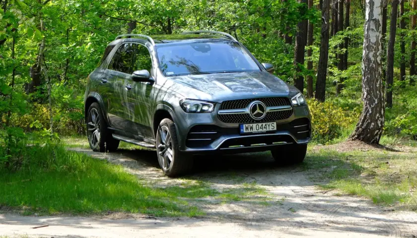 Mercedes GLE 300 d: Czy 4 cylindry wystarczą? Pełna analiza.