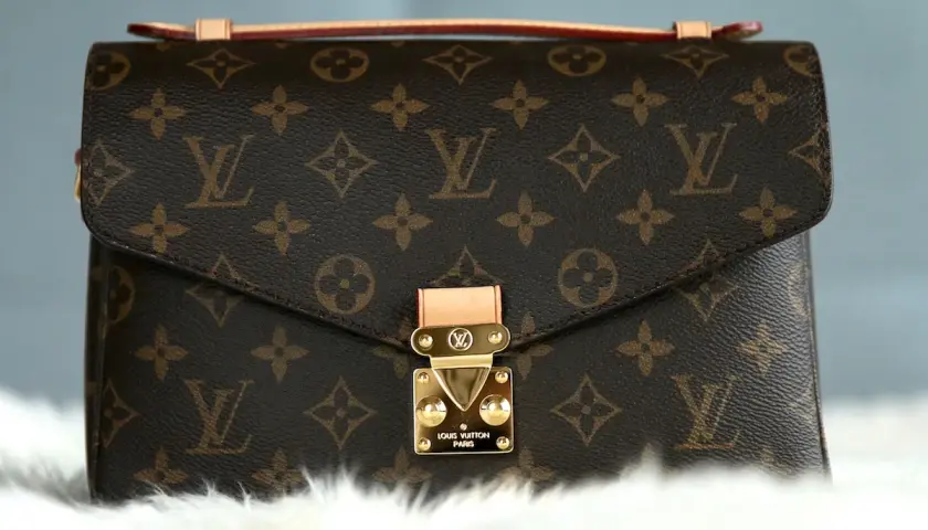 Louis Vuitton w Polsce: Gdzie kupić oryginał i uniknąć podróbek?