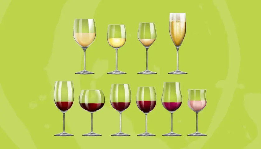 Diversi bicchieri di vino bianco e rosso, con un calice di spumante. Ideale per capire la temperatura vini bianchi perfetta.